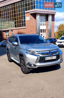 Внедорожник / Кроссовер Mitsubishi Pajero Sport 2017 в Киеве