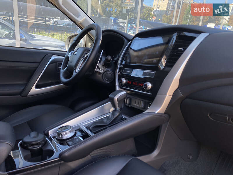 Внедорожник / Кроссовер Mitsubishi Pajero Sport 2024 в Киеве