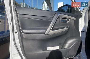 Позашляховик / Кросовер Mitsubishi Pajero Sport 2024 в 