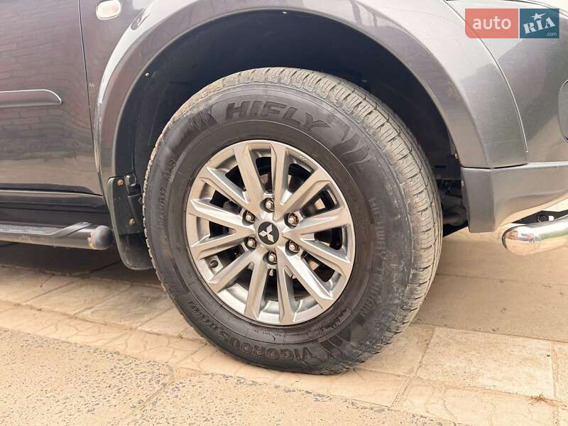 Позашляховик / Кросовер Mitsubishi Pajero Sport 2011 в Києві фото 6 Позашляховик / Кросовер Mitsubishi Pajero Sport 2011 в Києві