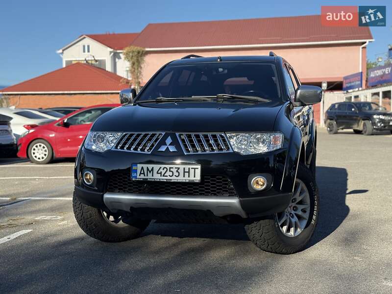 Позашляховик / Кросовер Mitsubishi Pajero Sport 2011 в Києві
