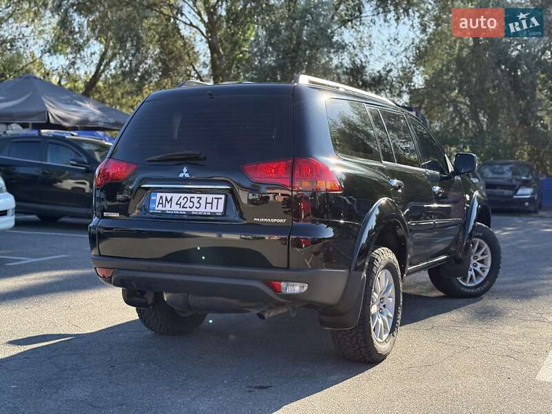 Позашляховик / Кросовер Mitsubishi Pajero Sport 2011 в Києві