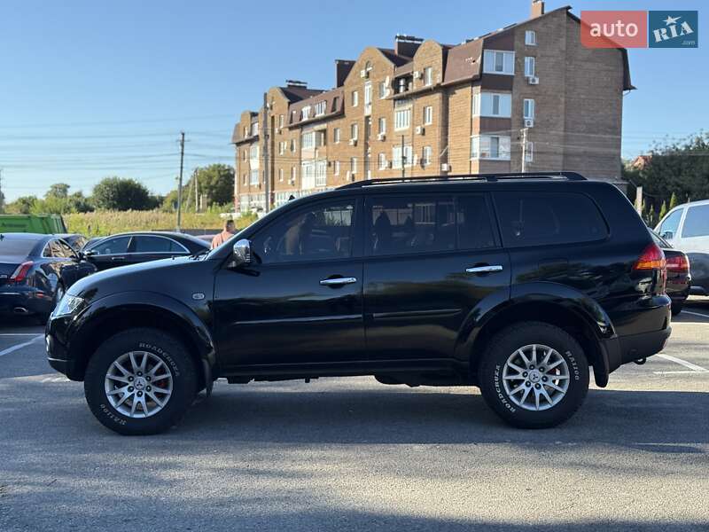 Позашляховик / Кросовер Mitsubishi Pajero Sport 2011 в Києві