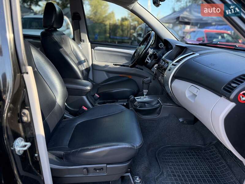 Позашляховик / Кросовер Mitsubishi Pajero Sport 2011 в Києві