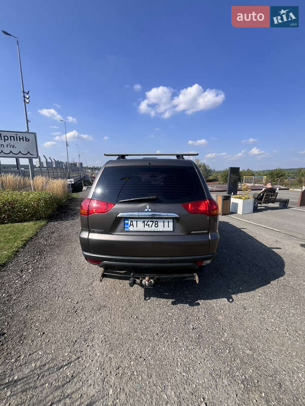 Позашляховик / Кросовер Mitsubishi Pajero Sport 2013 в Ірпені