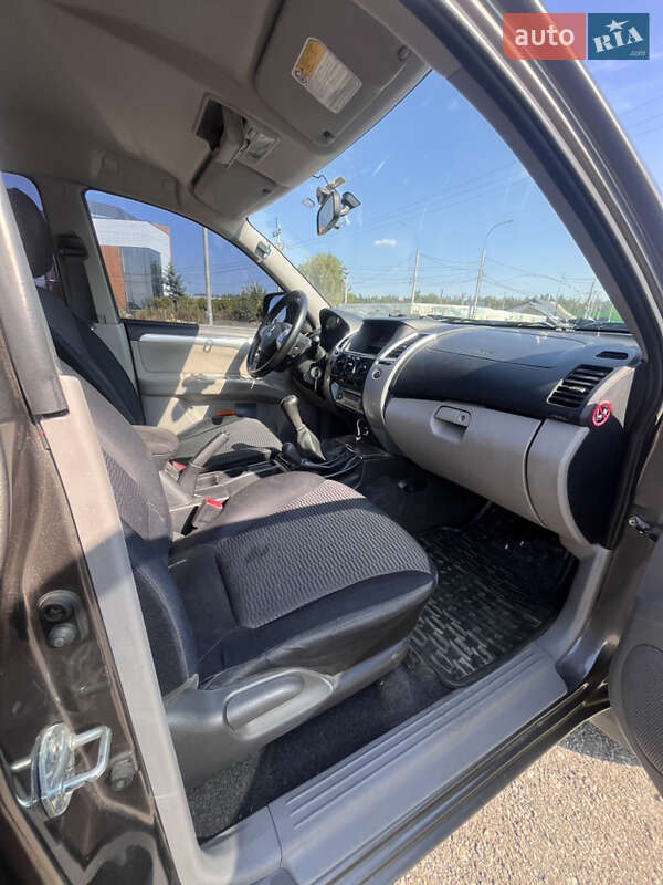 Позашляховик / Кросовер Mitsubishi Pajero Sport 2013 в Ірпені