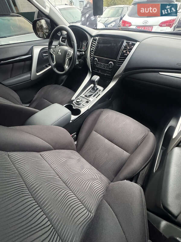 Позашляховик / Кросовер Mitsubishi Pajero Sport 2016 в Малій Висці