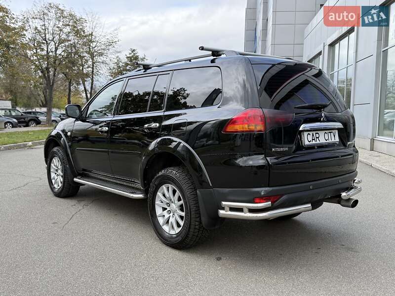 Внедорожник / Кроссовер Mitsubishi Pajero Sport 2012 в Киеве