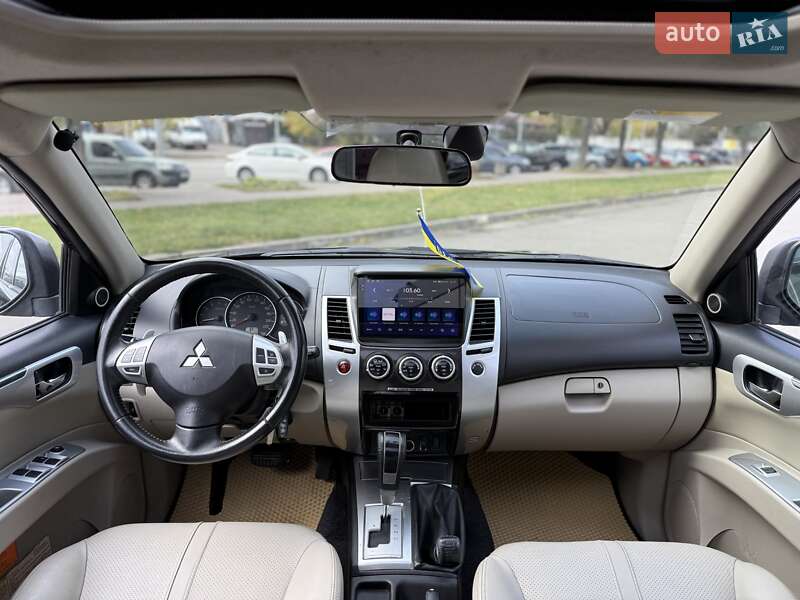 Внедорожник / Кроссовер Mitsubishi Pajero Sport 2012 в Киеве