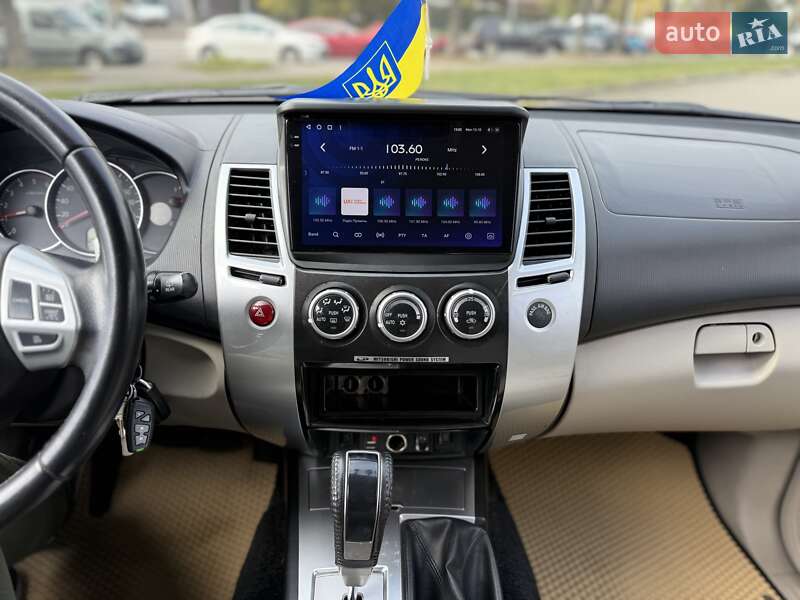 Внедорожник / Кроссовер Mitsubishi Pajero Sport 2012 в Киеве