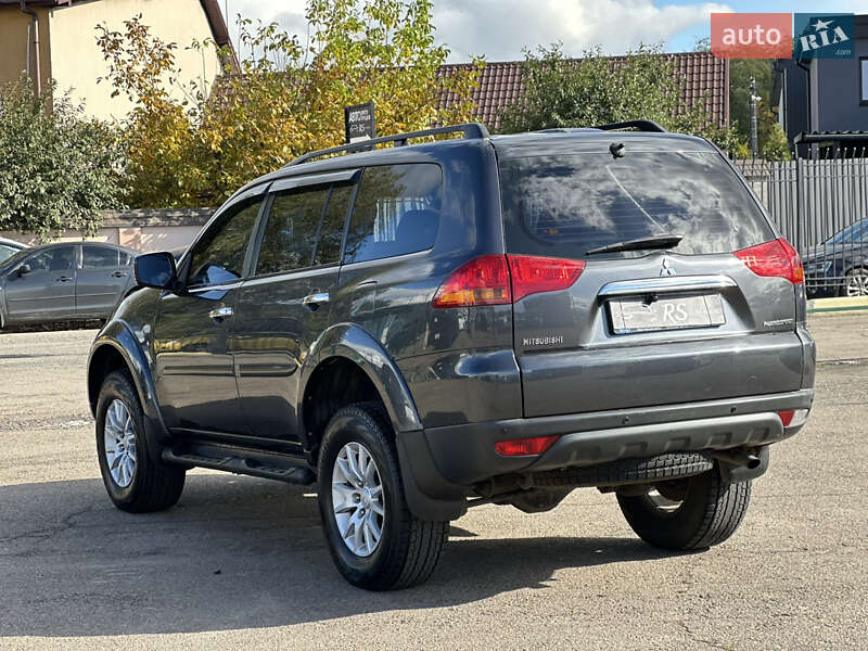 Внедорожник / Кроссовер Mitsubishi Pajero Sport 2010 в Киеве