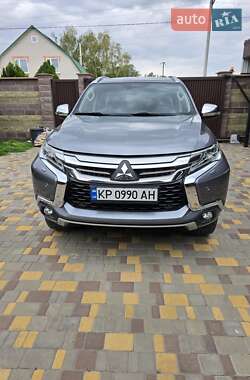 Внедорожник / Кроссовер Mitsubishi Pajero Sport 2017 в 