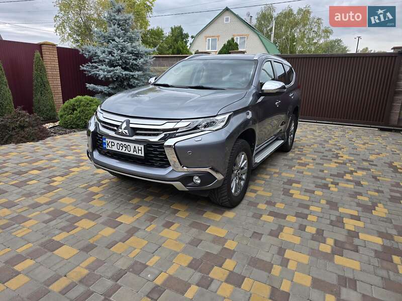 Внедорожник / Кроссовер Mitsubishi Pajero Sport 2017 в 