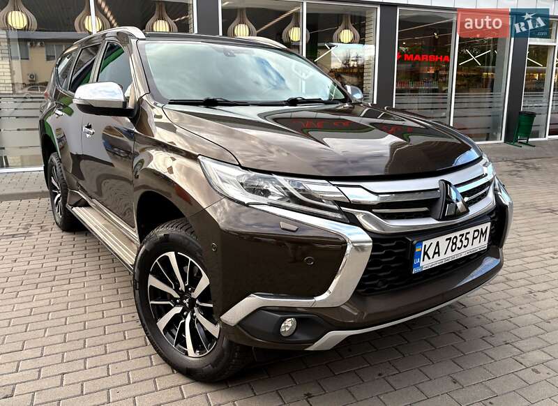 Позашляховик / Кросовер Mitsubishi Pajero Sport 2017 в Житомирі