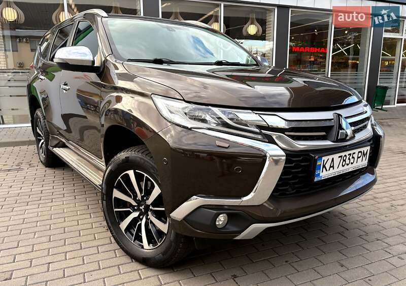 Позашляховик / Кросовер Mitsubishi Pajero Sport 2017 в Житомирі