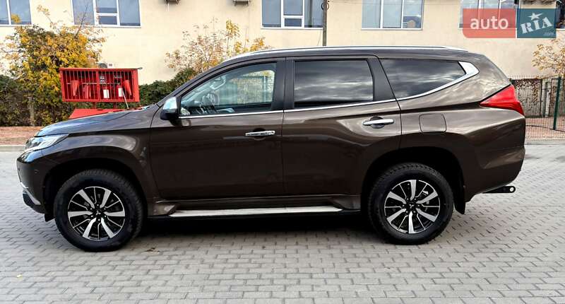 Позашляховик / Кросовер Mitsubishi Pajero Sport 2017 в Житомирі