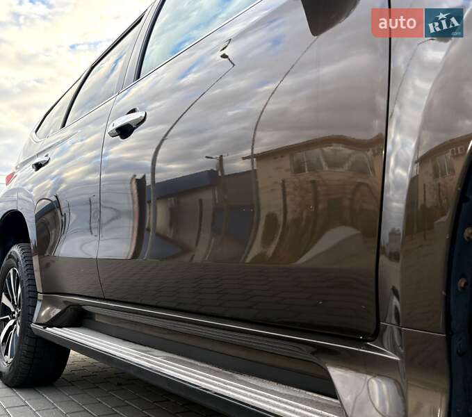 Позашляховик / Кросовер Mitsubishi Pajero Sport 2017 в Житомирі