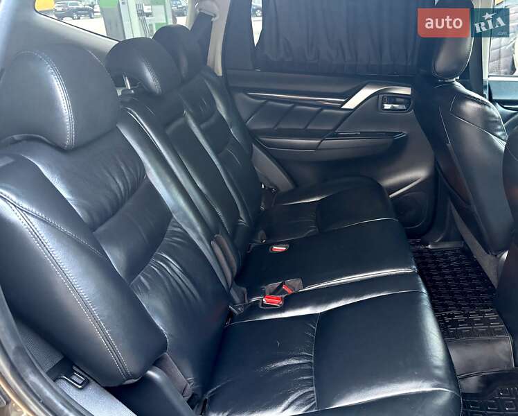 Позашляховик / Кросовер Mitsubishi Pajero Sport 2017 в Житомирі