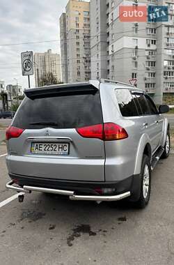 Внедорожник / Кроссовер Mitsubishi Pajero Sport 2012 в 