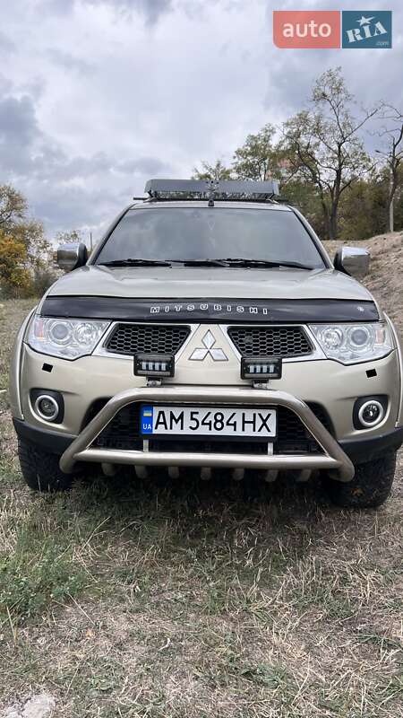 Внедорожник / Кроссовер Mitsubishi Pajero Sport 2010 в Запорожье