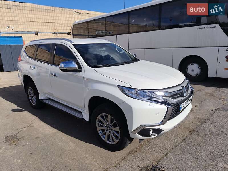 Позашляховик / Кросовер Mitsubishi Pajero Sport 2016 в Києві фото 3 Позашляховик / Кросовер Mitsubishi Pajero Sport 2016 в Києві