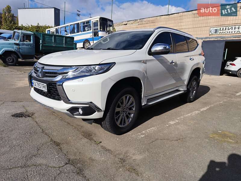 Позашляховик / Кросовер Mitsubishi Pajero Sport 2016 в Києві фото 11 Позашляховик / Кросовер Mitsubishi Pajero Sport 2016 в Києві
