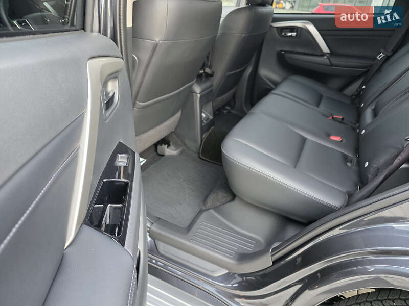 Внедорожник / Кроссовер Mitsubishi Pajero Sport 2024 в Ужгороде