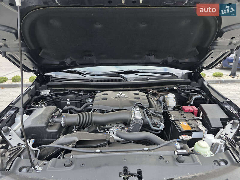 Внедорожник / Кроссовер Mitsubishi Pajero Sport 2024 в Ужгороде