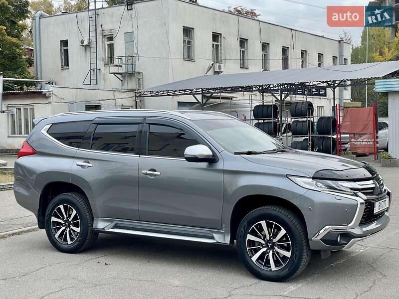 Внедорожник / Кроссовер Mitsubishi Pajero Sport 2017 в Киеве фото 2 Внедорожник / Кроссовер Mitsubishi Pajero Sport 2017 в Киеве