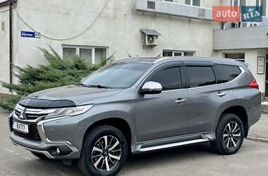 Внедорожник / Кроссовер Mitsubishi Pajero Sport 2017 в Киеве