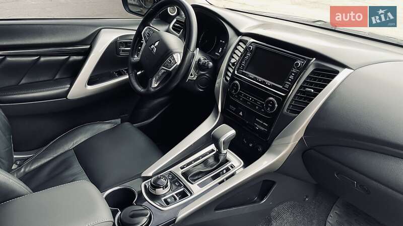 Внедорожник / Кроссовер Mitsubishi Pajero Sport 2017 в Киеве фото 49 Внедорожник / Кроссовер Mitsubishi Pajero Sport 2017 в Киеве