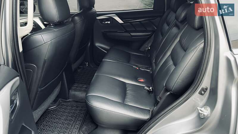 Внедорожник / Кроссовер Mitsubishi Pajero Sport 2017 в Киеве фото 64 Внедорожник / Кроссовер Mitsubishi Pajero Sport 2017 в Киеве