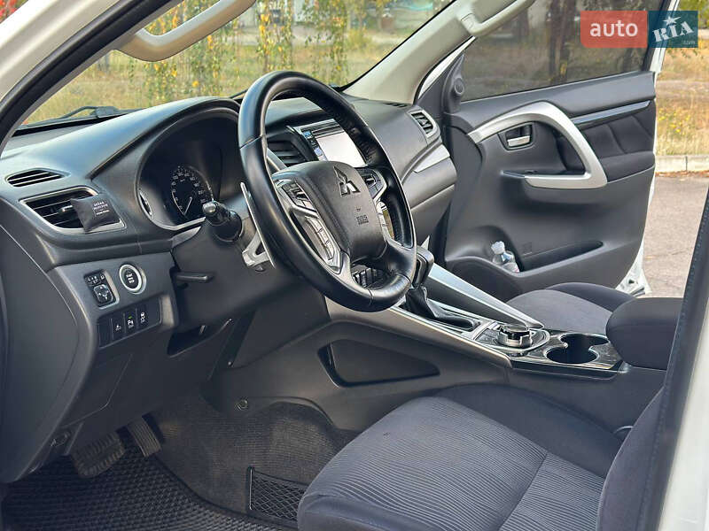 Внедорожник / Кроссовер Mitsubishi Pajero Sport 2017 в Днепре фото 11 Внедорожник / Кроссовер Mitsubishi Pajero Sport 2017 в Днепре