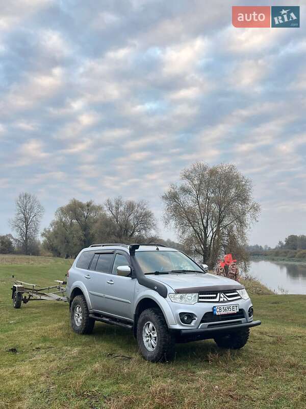 Внедорожник / Кроссовер Mitsubishi Pajero Sport 2015 в Чернигове