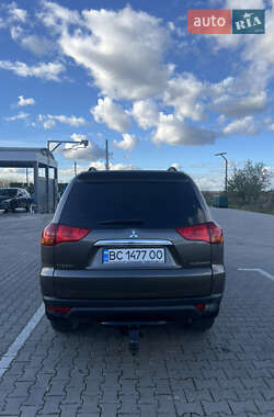 Внедорожник / Кроссовер Mitsubishi Pajero Sport 2011 в 