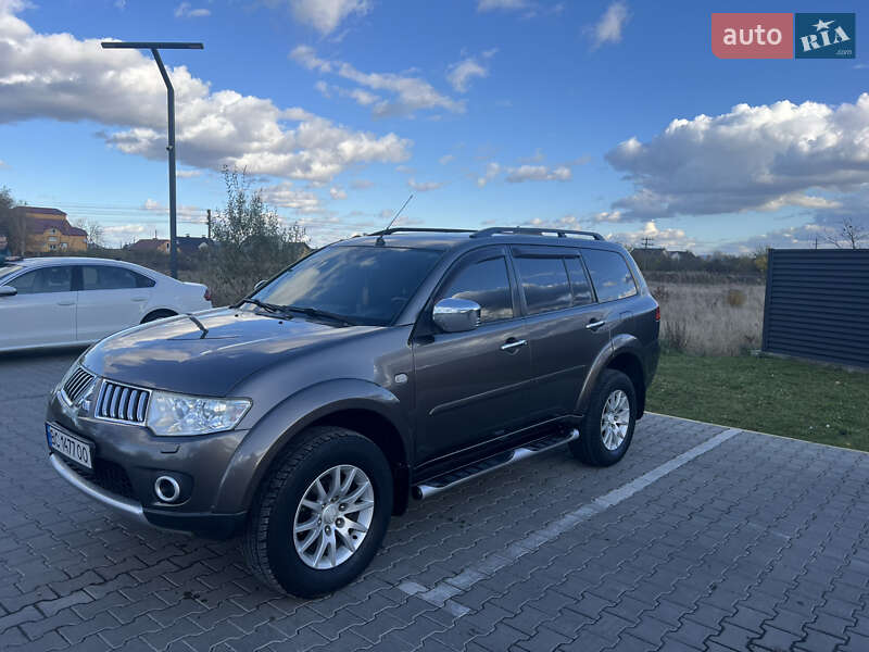 Внедорожник / Кроссовер Mitsubishi Pajero Sport 2011 в 