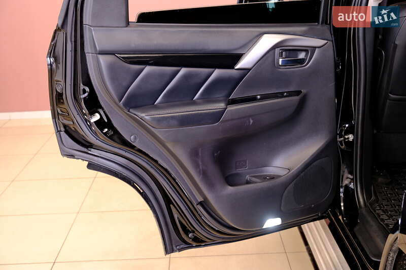 Позашляховик / Кросовер Mitsubishi Pajero Sport 2016 в Одесі