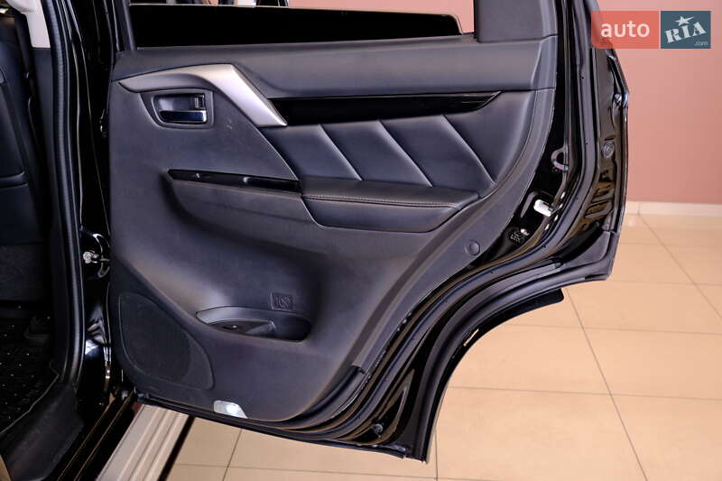 Позашляховик / Кросовер Mitsubishi Pajero Sport 2016 в Одесі