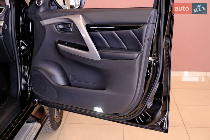 Позашляховик / Кросовер Mitsubishi Pajero Sport 2016 в Одесі