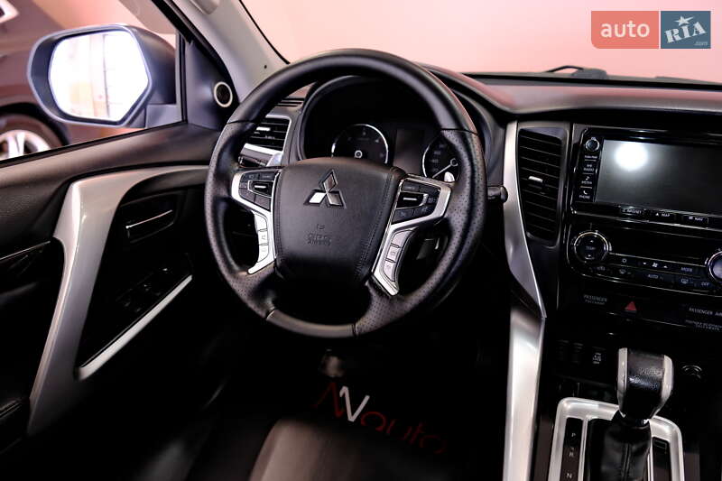 Позашляховик / Кросовер Mitsubishi Pajero Sport 2016 в Одесі