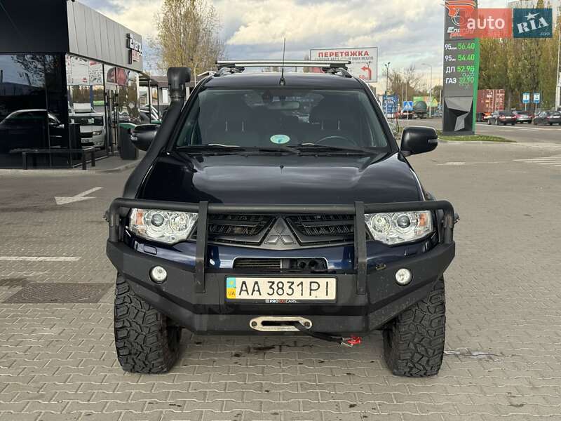 Внедорожник / Кроссовер Mitsubishi Pajero Sport 2013 в Киеве фото 11 Внедорожник / Кроссовер Mitsubishi Pajero Sport 2013 в Киеве