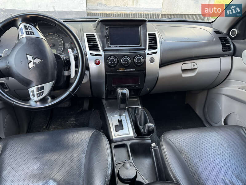 Внедорожник / Кроссовер Mitsubishi Pajero Sport 2011 в Харькове