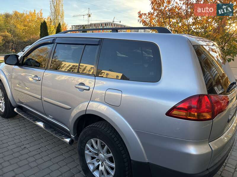 Внедорожник / Кроссовер Mitsubishi Pajero Sport 2010 в Ужгороде
