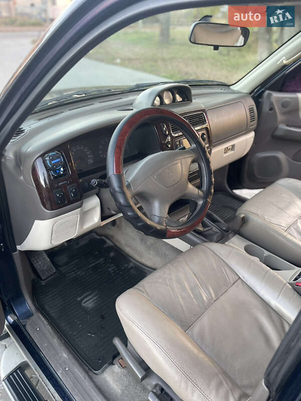 Внедорожник / Кроссовер Mitsubishi Pajero Sport 2004 в Черновцах