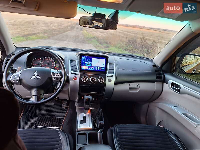 Внедорожник / Кроссовер Mitsubishi Pajero Sport 2012 в Чуднове
