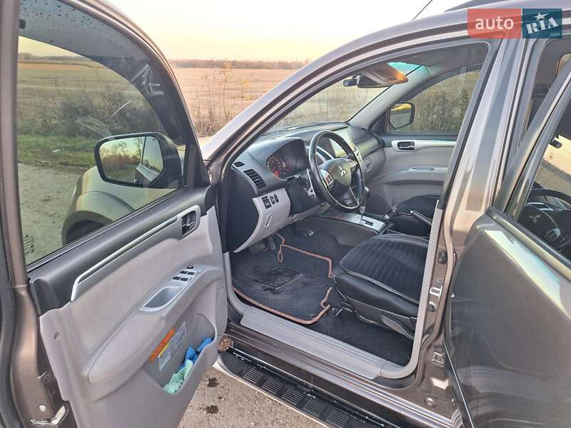 Внедорожник / Кроссовер Mitsubishi Pajero Sport 2012 в Чуднове