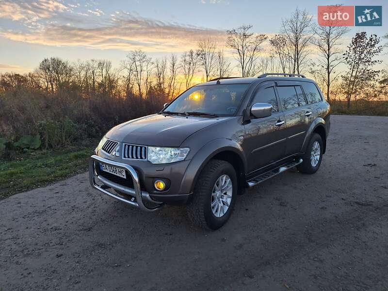 Внедорожник / Кроссовер Mitsubishi Pajero Sport 2012 в Чуднове