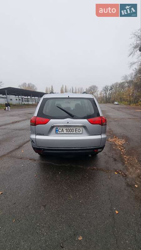 Внедорожник / Кроссовер Mitsubishi Pajero Sport 2014 в Тальном фото 6 Внедорожник / Кроссовер Mitsubishi Pajero Sport 2014 в Тальном