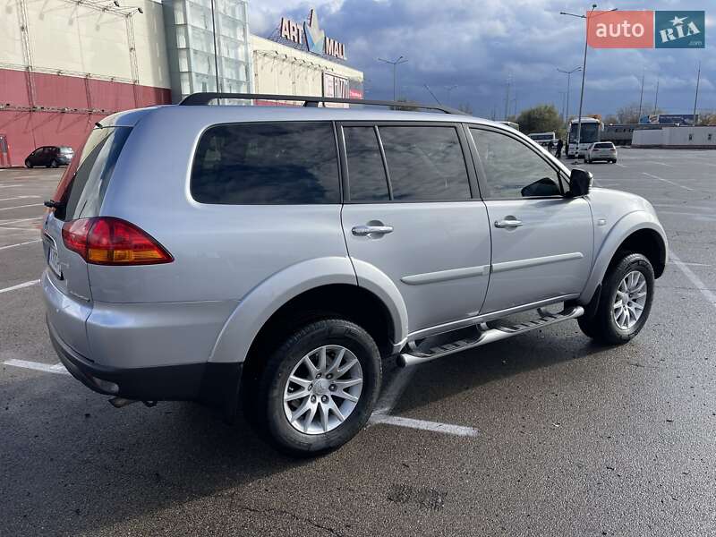 Внедорожник / Кроссовер Mitsubishi Pajero Sport 2010 в Киеве