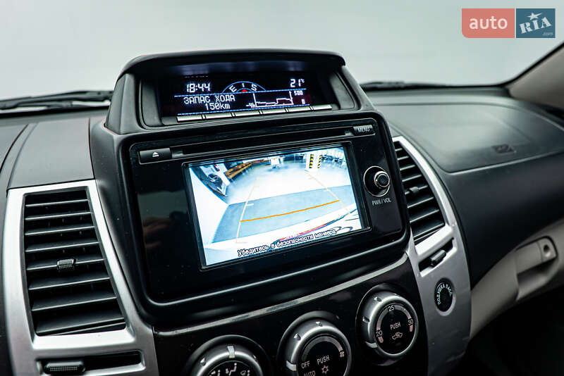 Внедорожник / Кроссовер Mitsubishi Pajero Sport 2015 в Киеве фото 17 Внедорожник / Кроссовер Mitsubishi Pajero Sport 2015 в Киеве